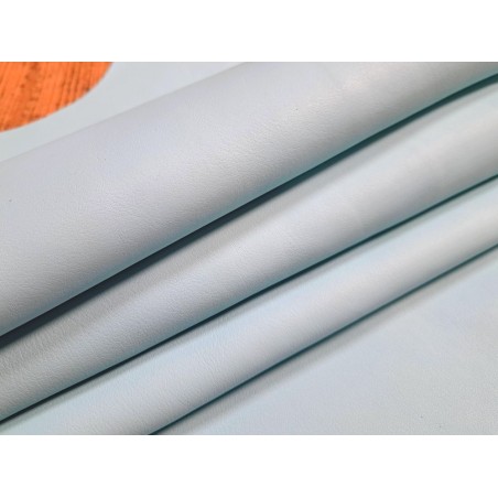 Peau de cuir de veau swift lisse - bleu zéphir - maroquinerie - Cuir en stock