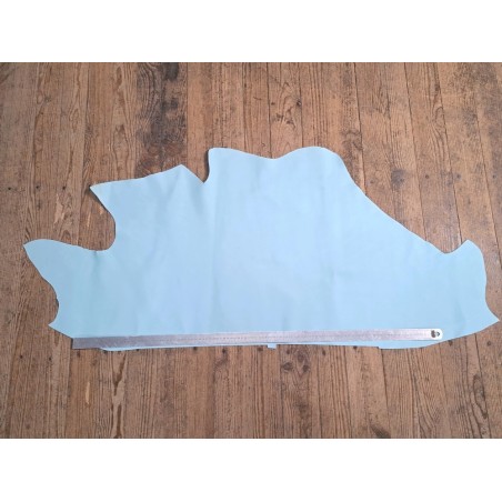 Peau de cuir de veau swift lisse - bleu zéphir - maroquinerie - cuir en stock