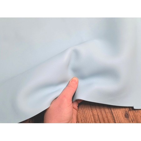 Peau de cuir de veau swift lisse - bleu zéphir - maroquinerie - Cuir en stock