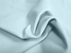 Peau de cuir de veau swift lisse - bleu zéphir - maroquinerie - Cuir en stock