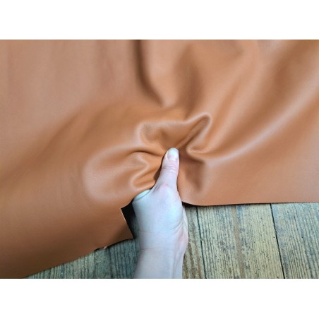 Peau de cuir de veau swift lisse - camel - maroquinerie - Cuir en stock