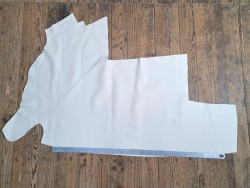 Peau de cuir de veau swift lisse - blanc crème - maroquinerie - cuir en stock