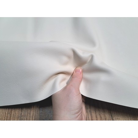 Peau de cuir de veau swift lisse - blanc crème - maroquinerie - Cuir en stock