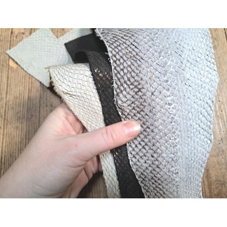 Peau de cuir de poisson - saumon - Cuir marin - Cuir en stock