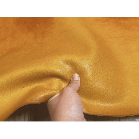 Croûte de cuir de vache tannage végétal cirée – miel - Cuir en Stock