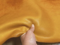 Croûte de cuir de vache tannage végétal cirée – miel - Cuir en Stock