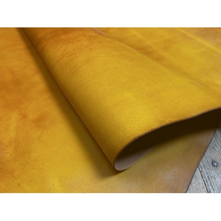 Croûte de cuir de vache tannage végétal cirée – miel - Cuir en Stock