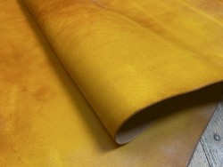 Croûte de cuir de vache tannage végétal cirée – miel - Cuir en Stock