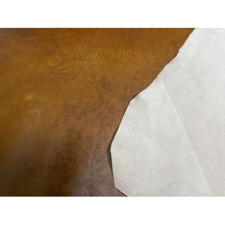 Croûte de cuir de vache tannage végétal cirée – caramel - Cuir en Stock