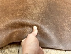 Croûte de cuir de vache tannage végétal cirée – brun vieilli - Cuir en Stock