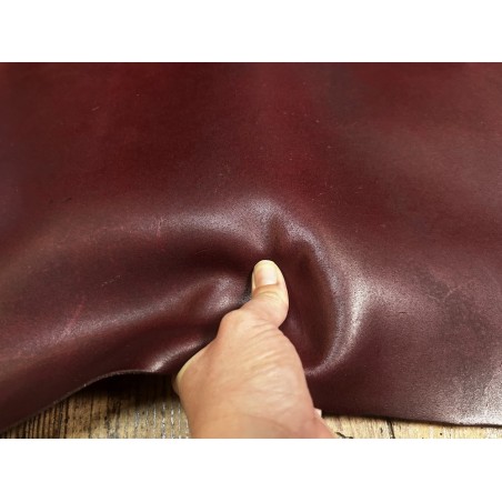 Croûte de cuir de vache tannage végétal cirée – bordeaux - Cuir en Stock