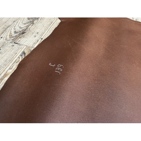 Croûte de cuir de vache tannage végétal cirée – noisette - Cuir en Stock