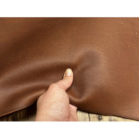 Croûte de cuir de vache tannage végétal cirée – noisette - Cuir en Stock
