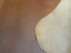 Croûte de cuir de vache tannage végétal cirée – noisette - Cuir en Stock