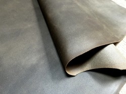 Croûte de cuir de vache tannage végétal cirée – Kaki - Cuir en Stock