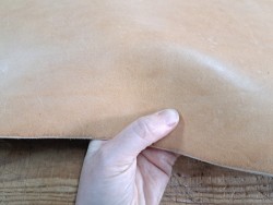 Collet de cuir de vache tannage végétal finition naturelle – A -