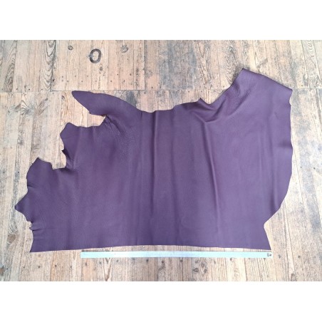 Demi-peau de cuir de taurillon - Prune mat - Cuir en Stock