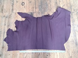 Demi-peau de cuir de taurillon - Prune mat - Cuir en Stock