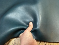 Croûte de cuir de vache tannage végétal cirée – Bleu pétrole - Cuir en Stock