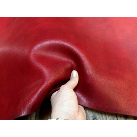 Croûte de cuir de vache tannage végétal cirée – Rouge - Cuir en Stock