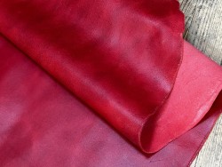 Croûte de cuir de vache tannage végétal cirée – Rouge - Cuir en Stock