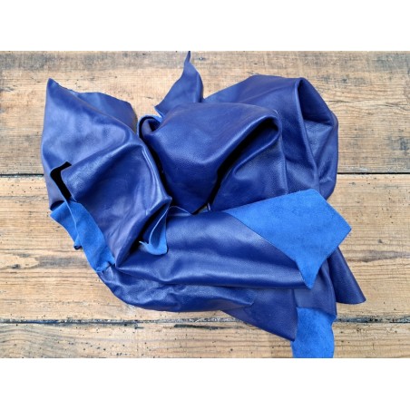 Chutes de cuir de veau - bleu reflex - maroquinerie - Cuir en Stock