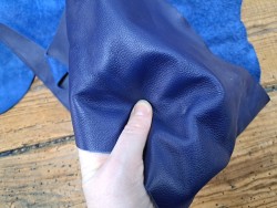 Chutes de cuir de veau - bleu reflex - maroquinerie - Cuir en stock