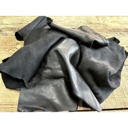 Chutes de cuir - vache divers finition nubuck ou naturelle - camaïeu de noir - vente au poids - Cuir en Stock