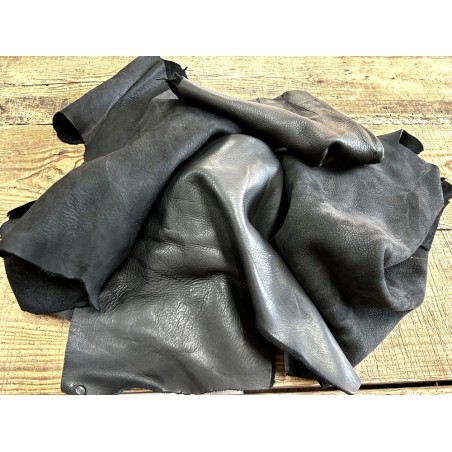 Chutes de cuir - vache divers finition nubuck ou naturelle - camaïeu de noir - vente au poids - Cuir en Stock