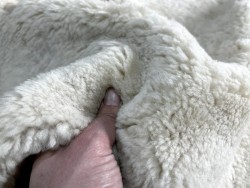 Peau de mouton lainé beige - CHOIX ÉCART - D - Cuir en Stock