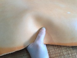 Collet de cuir de vache tannage végétal finition naturelle – A -