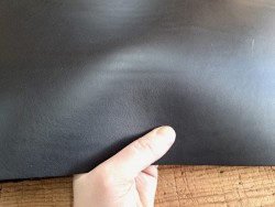 Bande de collet tannage végétal lisse - Noir mat - Cuir en Stock