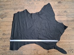 Grand morceau de cuir de vache grainé - Noir mat - A - Cuir en Stock
