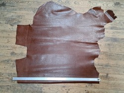 Demi-peau de cuir de vachette grain croco brun acajou - A