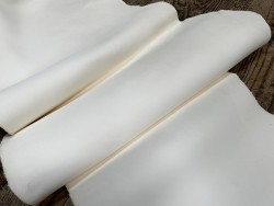 Flanc de vache naturel – Cuir bovin tannage écologique à l’alun – Souple & fin (2ᵉ choix) - Cuir en Stock