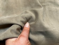 Flanc de vache – Cuir NUBUCK TAUPE – Tannage minéral – Souple & élastique - 2ᵉ choix - Cuir en Stock