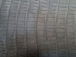 Queue de crocodile - Noir carbone - Cuir en Stock