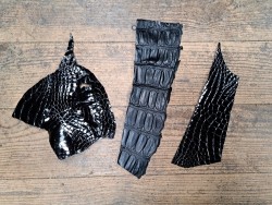 Lot de 3 morceaux de cuir de crocodile - Noir - Cuir en Stock