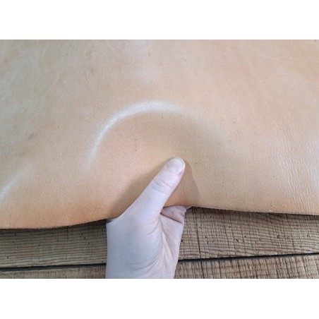 Morceau de cuir de collet de vache végétal - Naturel - Cuir en Stock