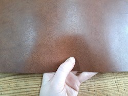 Bande de collet de vache végétal - Café - Cuir en Stock