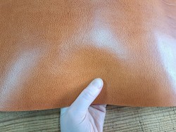 Morceau de collet de vache tannage végétal grainée - Cognac