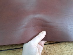 Morceau de collet tannage végétal - Acajou - Cuir en Stock