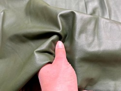 Bande de cuir de vache vert forêt – 200 × 70 cm – Cuir fin 0,8/0,9 mm - Cuir en Stock