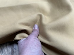 Bande de cuir de vache BEIGE MAT – 200 × 70 cm – Cuir fin 0,8/0,9 mm - Cuir en Stock