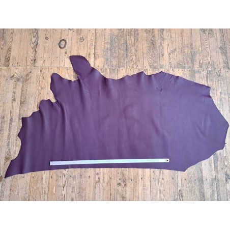 Demi-peau de cuir de taurillon - Prune mat - Cuir en Stock