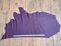 Demi-peau de cuir de taurillon - Prune mat - Cuir en Stock