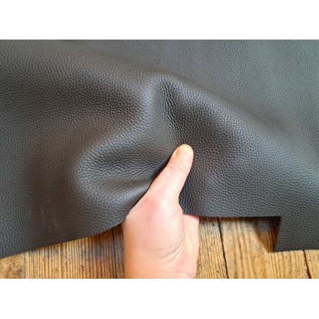 Grand morceau de cuir de taurillon - marron mat - maroquinerie - Cuir en stock