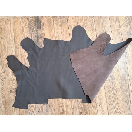 Grand morceau de cuir de taurillon - marron mat - maroquinerie - cuir en stock