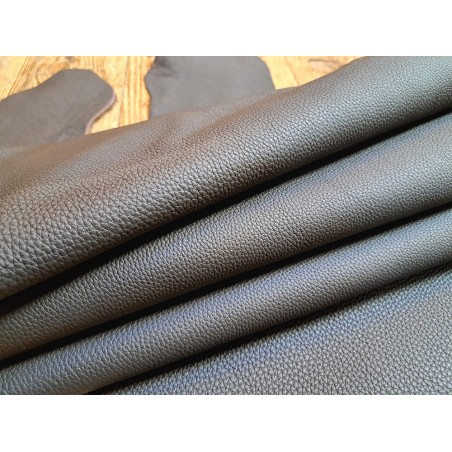 Grand morceau de cuir de taurillon - marron mat - maroquinerie - cuir en stock