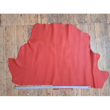 Morceau de cuir de taurillon - gros grain - orange potimarron - cuir en stock